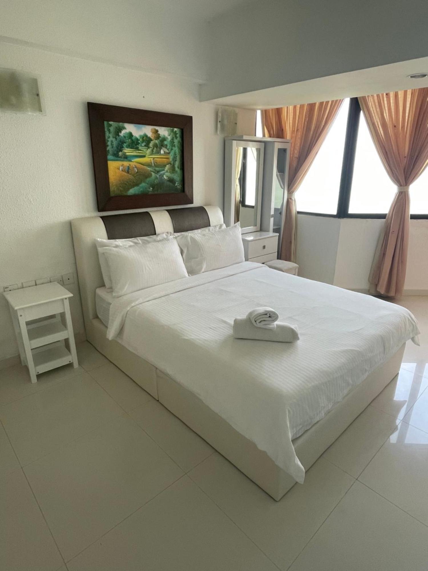 Ferienwohnung The Ferringhi Sea View At Sri Sayang Batu Feringgi Exterior foto